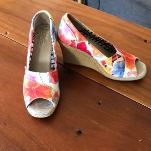 Floral toms wedges